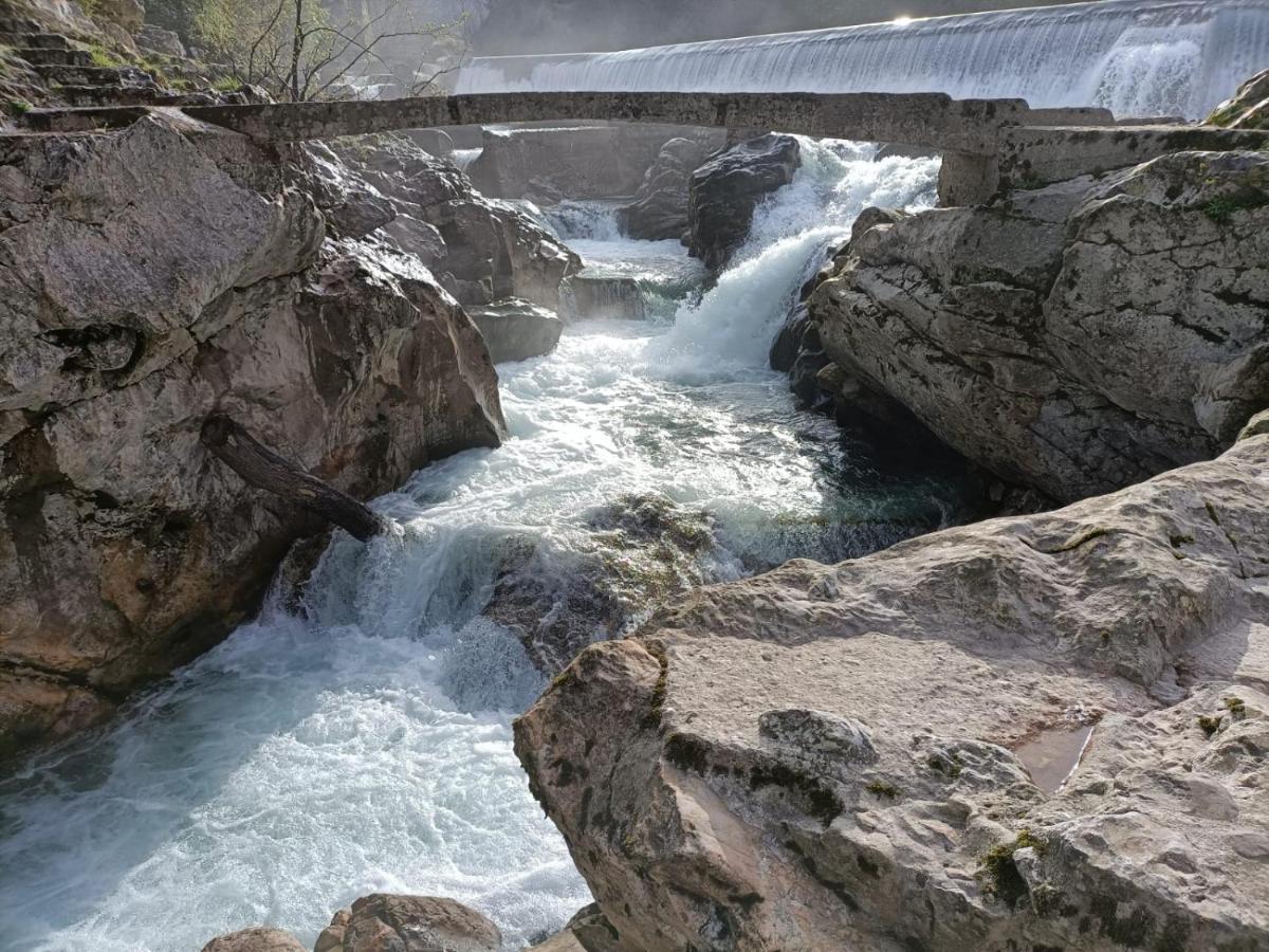 Caño La Salmonera Cangas De Onis מראה חיצוני תמונה