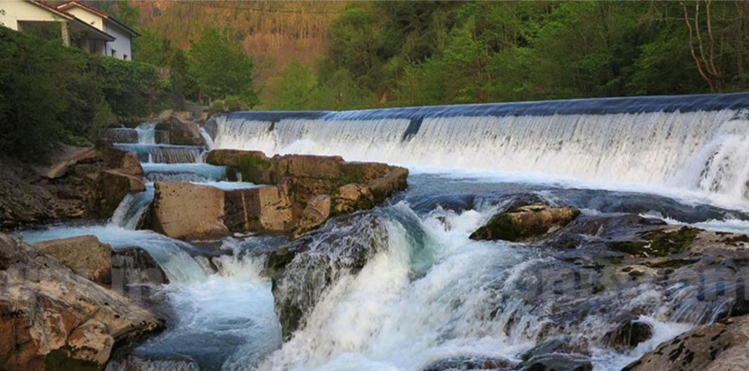 Caño La Salmonera Cangas De Onis מראה חיצוני תמונה